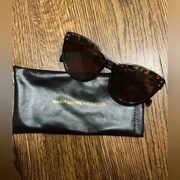 Saint Owen | Accessories | New In Case Saint Owen X  display picture 3